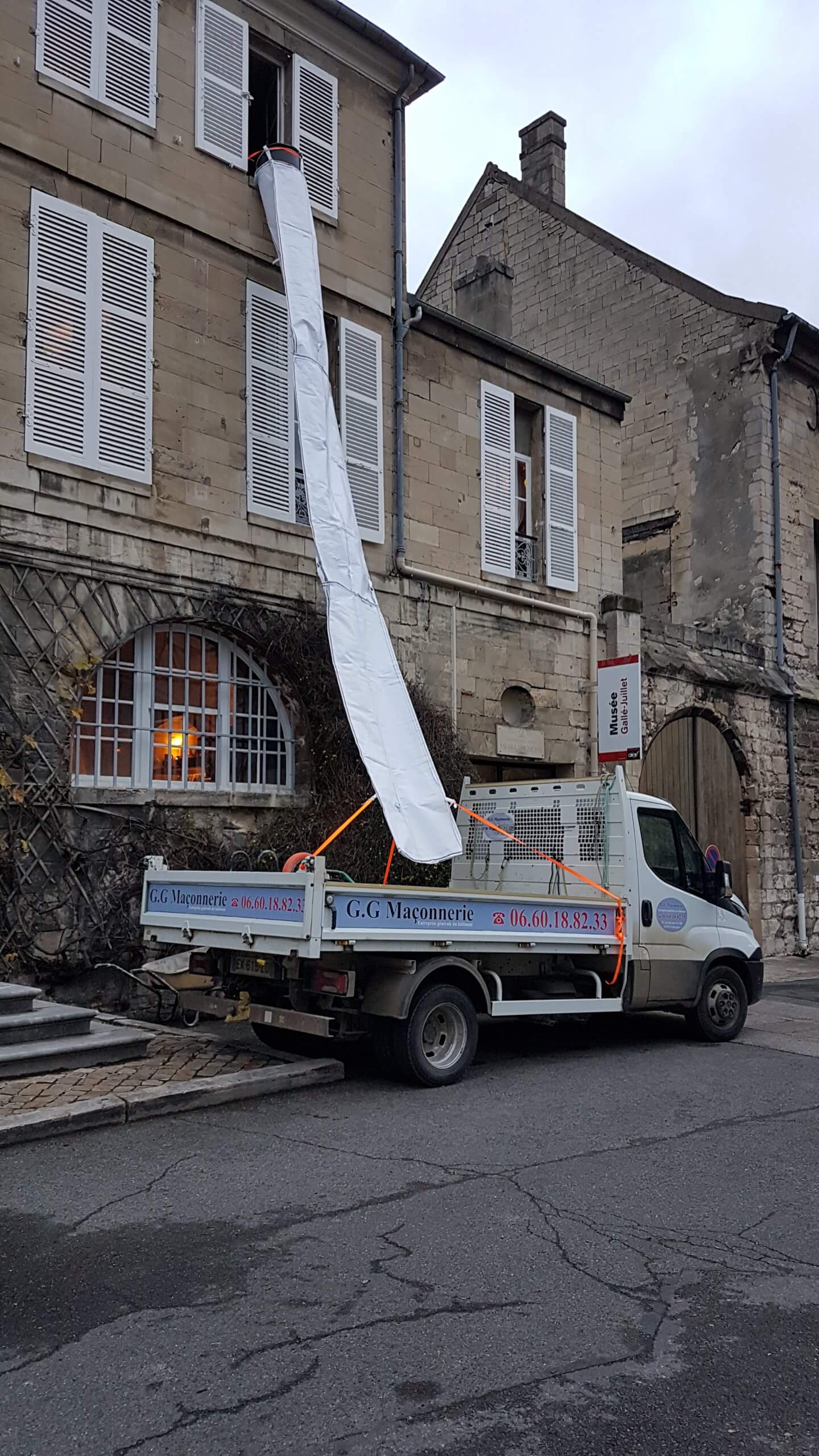Stortslurf Frankrijk foto Schuttrutsche mieten